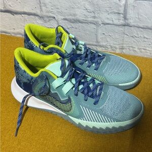 Men’s Nike Kyrie Flytrap 5 Ocean Cube Basketball Shoes, Size 8.5